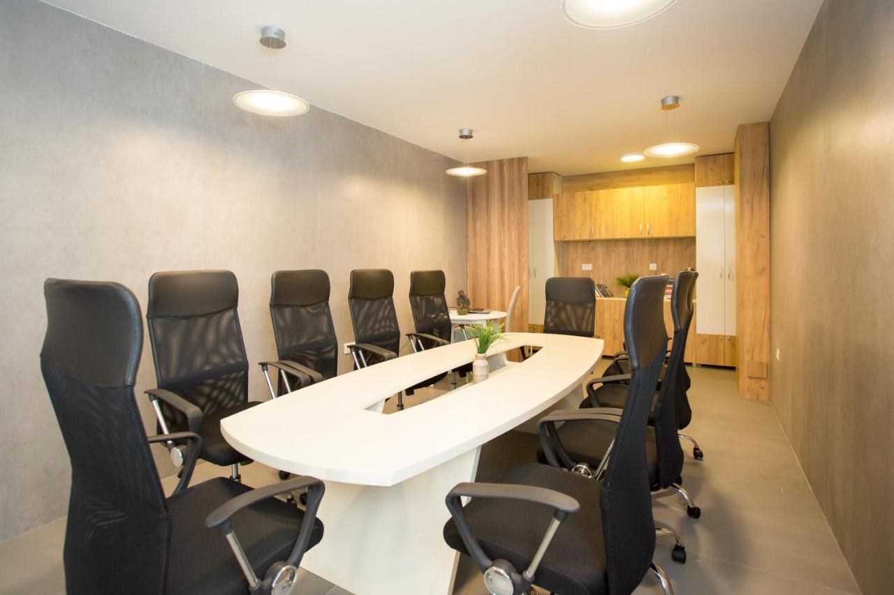 Tilia Hotel Cetinje Luaran gambar