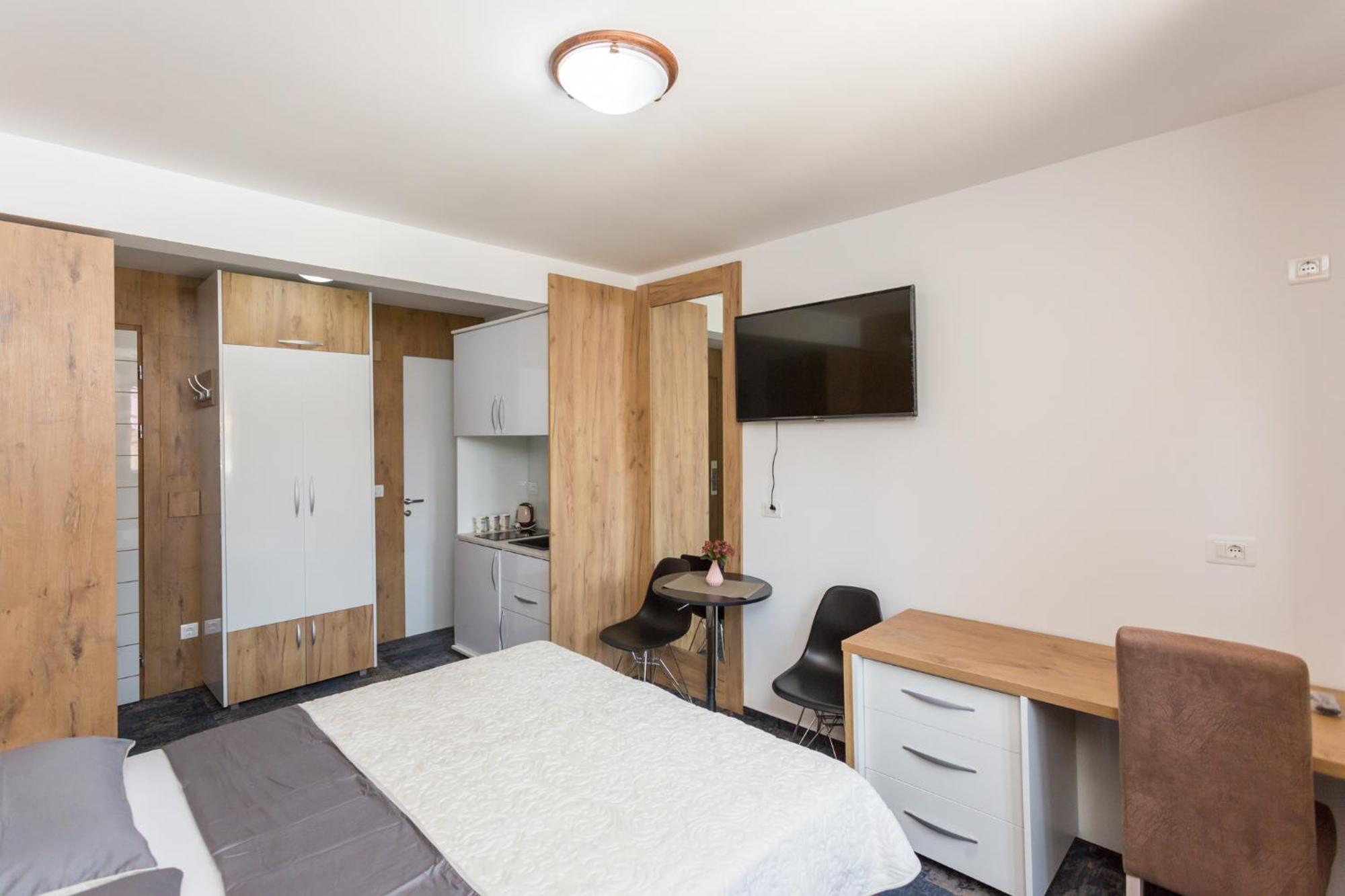 Tilia Hotel Cetinje Luaran gambar