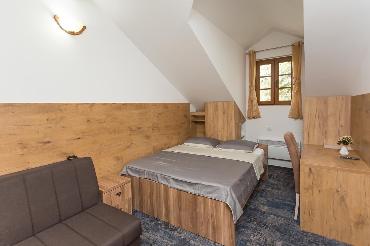 Tilia Hotel Cetinje Luaran gambar