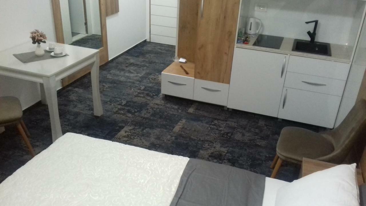 Tilia Hotel Cetinje Luaran gambar